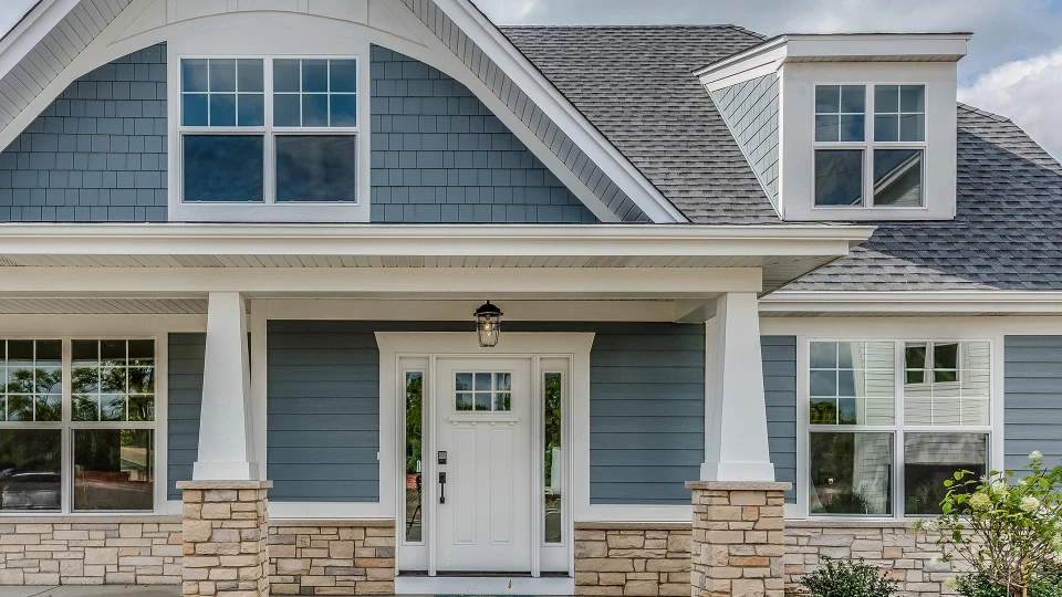 Best Exteriors offers rustic wood-style window siding installation that enhances traditional and farmhouse-style homes. The high-definition siding mimics the appearance of real wood, offering charm, durability, and visual warmth with precision craftsmanship.